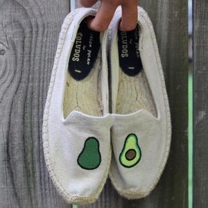 NWOT Avocado soludos
